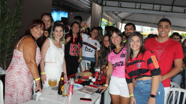Torcedores do Flamengo preferem os bares para acompanhar a decisão da Copa Libertadores