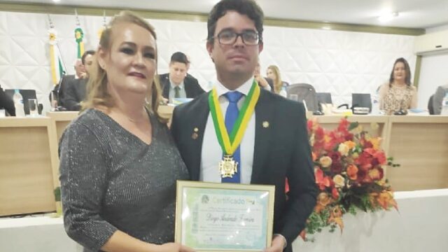 Delegado de Polícia, Dr. Diogo Ferreira, titular da DP/Ipameri, recebe homenagem da Câmara de Vereadores