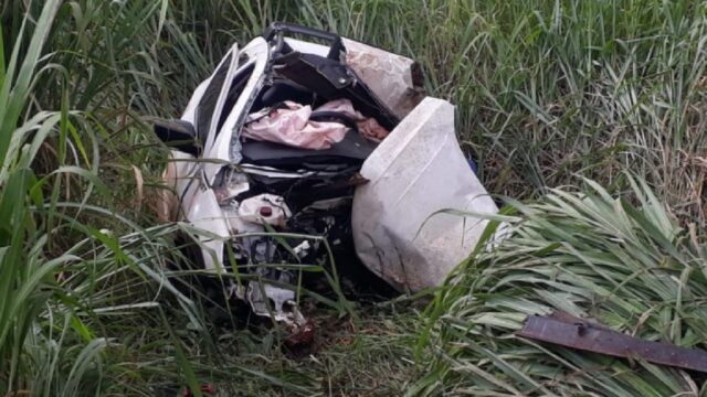 Homem morre em acidente entre carro e caminhão na BR-365