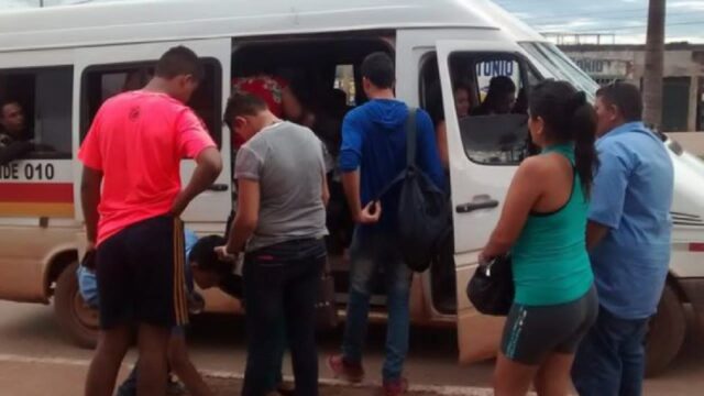 Caiado sanciona lei que autoriza transporte alternativo em Goiás