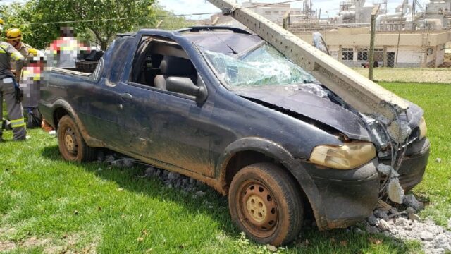Casal de idosos fica ferido ao colidir carro contra poste na zona rural de Catalão