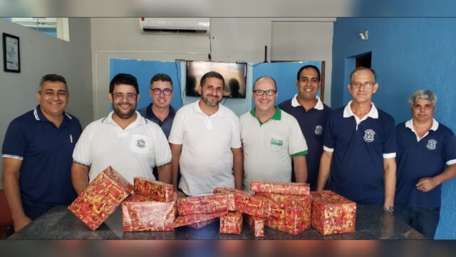 Diretoria do Sindicato Metabase realiza doação de brinquedos ao Zap Catalão