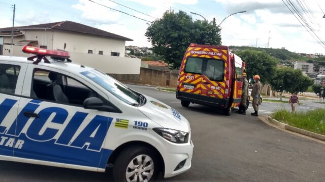Duas pessoas ficam feridas em batida entre carro e moto, em Catalão