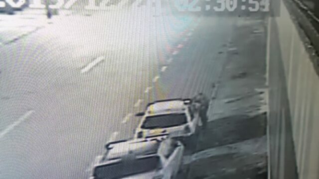 Câmeras de segurança flagraram furto de som de um carro em Catalão, veja vídeo