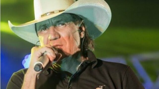 Cantor sertanejo morre depois de infarto durante show em Uniflor, no norte do Paraná. Veja vídeo
