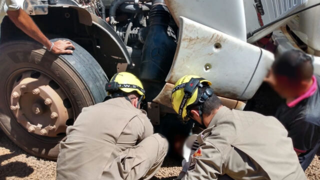 Bombeiros socorrem vítimas de acidente de trabalho em Ipameri