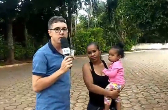 Em Ouvidor, morador denuncia poste quebrado há 3 meses e sem manutenção
