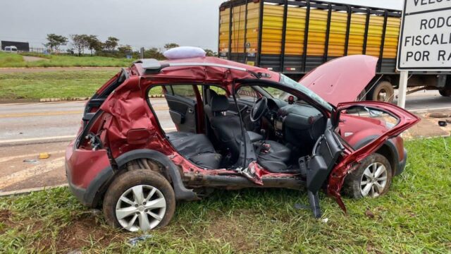 Grave acidente no trevo da BR-040 deixa quatro feridos, em Cristalina