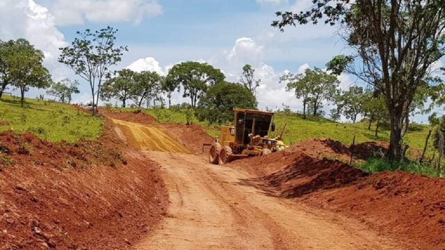 Prefeitura de Ouvidor realiza manutenção em estradas rurais do município