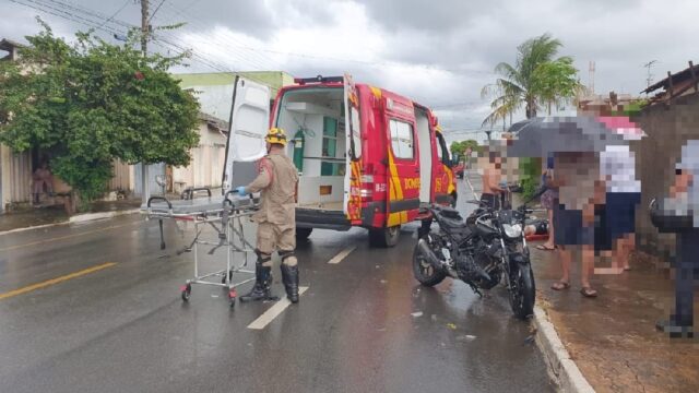 Condutor de carro fecha motociclista e segue sem prestar socorro em Catalão