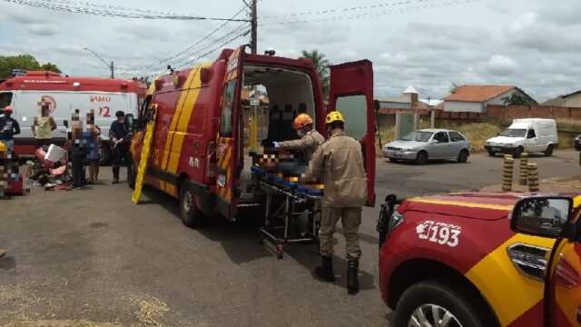 Mãe e filha ficam feridas em acidente entre carro e moto, em Catalão