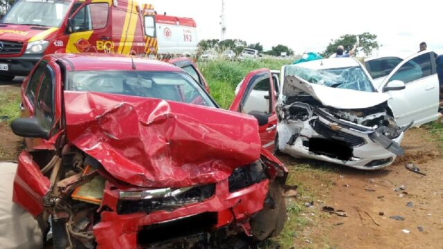 Colisão frontal entre dois veículos na GO-139 deixa criança gravemente ferida