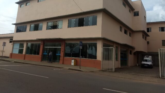 Eletricista morre após sofrer descarga elétrica em poste no município de Três Ranchos