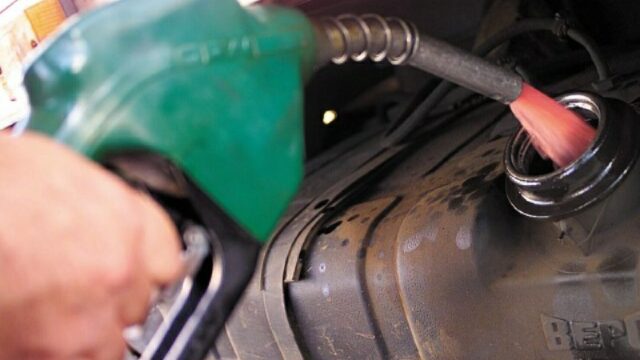 Petrobras anuncia queda de 3% para a gasolina e para o diesel a partir desta terça-feira (14)
