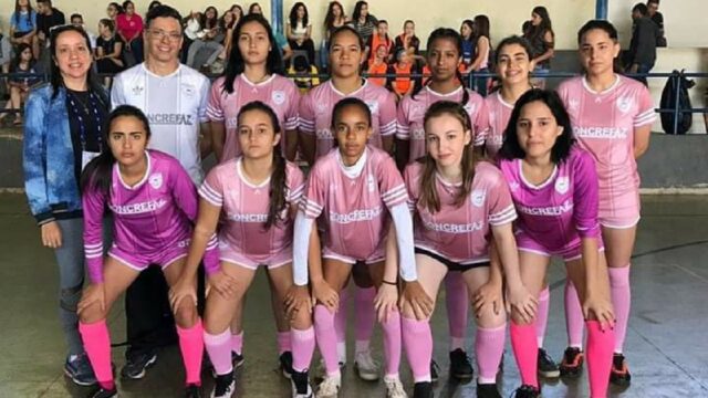 Atletas do Colégio Estadual João Netto de Campos buscam patrocínios para participarem dos jogos estudantis