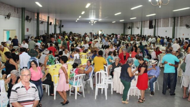 Assapec realiza grande almoço dançante para comemorar o Dia do Aposentado