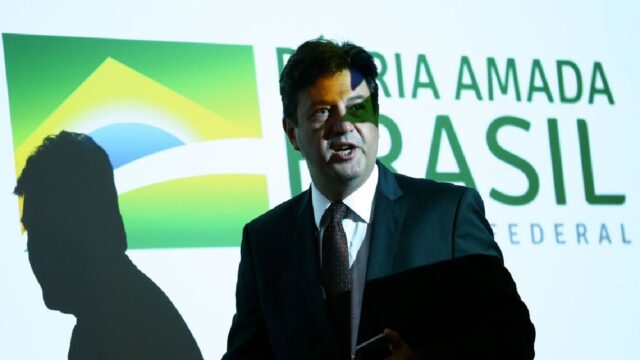 Ministro confirma primeiro caso suspeito de coronavírus no Brasil