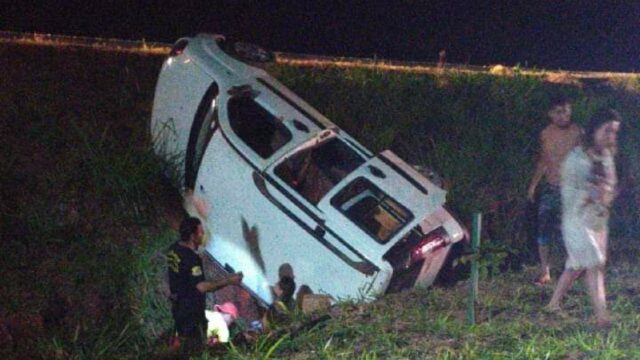 Capotamento e deixa duas mulheres é uma criança feridas próximo a Caldas Novas