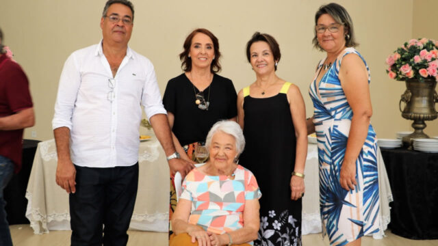 Maria Lúcia Neto Tartuci comemora aniversário de 87 anos com sua família