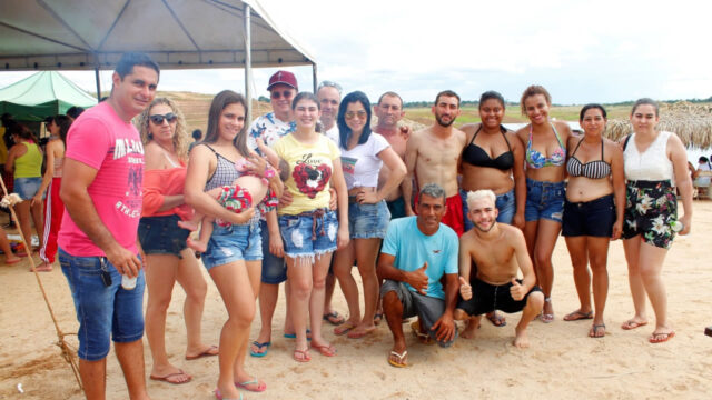 Festividades de final de ano movimenta a prainha em Três Ranchos