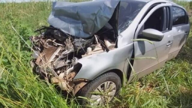 Acidente envolvendo três veículos deixa duas pessoas feridas na GO-139, em Caldas Novas