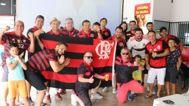 Torcida animada assistiu jogo no consulado Fla Catalão