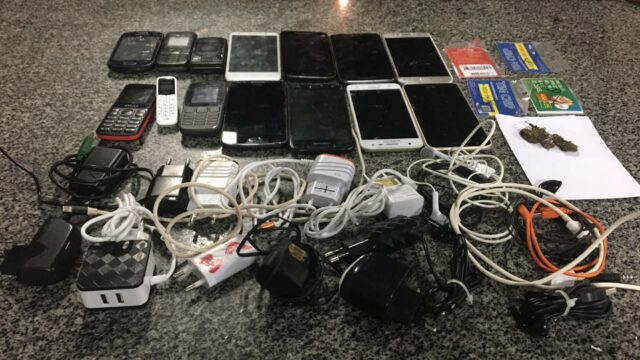 Servidores interceptam a entrada de celulares, acessórios para os eletrônicos e drogas na UPR de Catalão