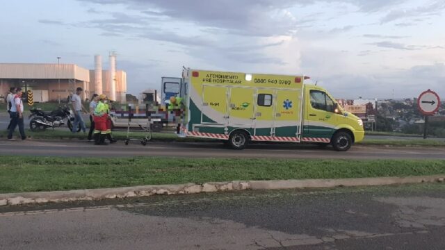 Motociclista fica ferido no trevo de acesso ao Bairro Castelo Branco na BR-050