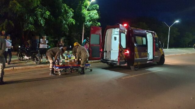 Mulher de bicicleta é atropelada por moto em Catalão