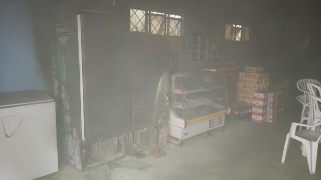 Curto-circuito causa princípio de incêndio em estabelecimento comercial em Catalão
