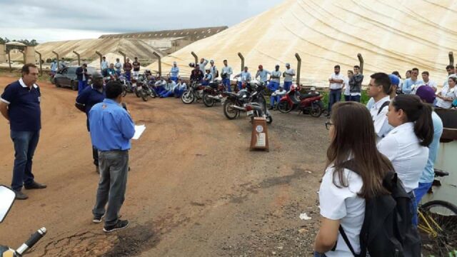 Sindicato Metabase realiza assembleia  com trabalhadores da Adubos Araguaia