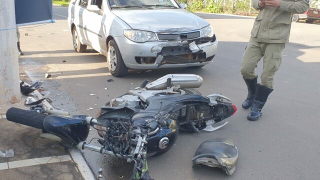 Motociclista fica ferido após colisão com carro no Bairro São Francisco em Catalão