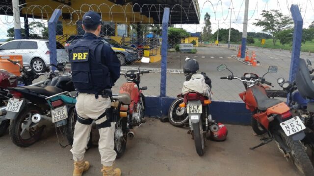 PRF flagra idoso inabilitado pilotando motocicleta na BR 452, em Itumbiara