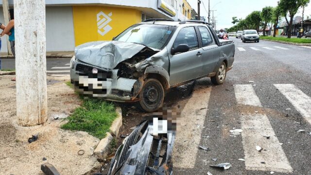 Em Catalão, motorista foge de acidente, mas deixa para-choque com a placa do carro para trás
