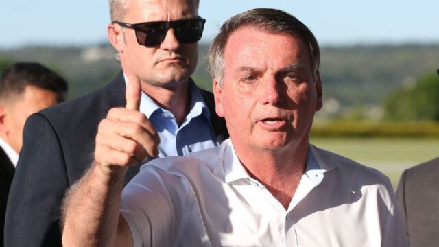 Bolsonaro diz que zera impostos se governadores acabarem com ICMS