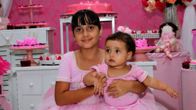 Isabela e Yasmin comemoram aniversário com linda festa