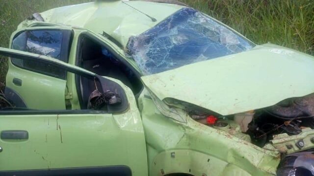 Três pessoas ficam feridas após carro capotar na GO-139, em Caldas Novas