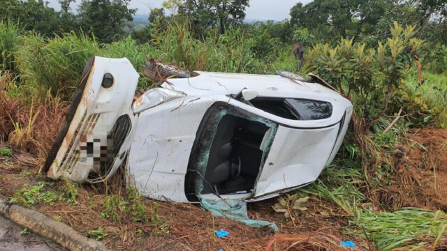 Motorista fica ferido após carro capotar na GO 330 entre Catalão e Ipameri