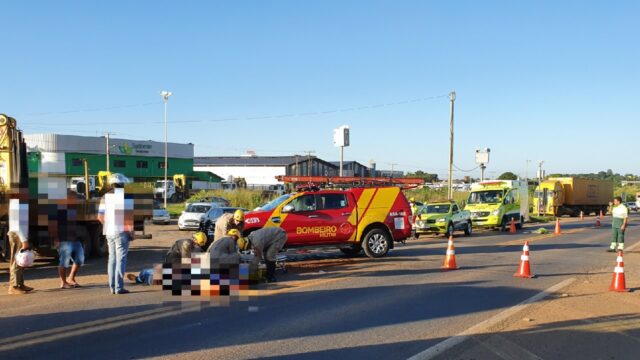 Dua pessoas ficam feridas em acidente no trevo de acesso ao Bairro Pontal Norte
