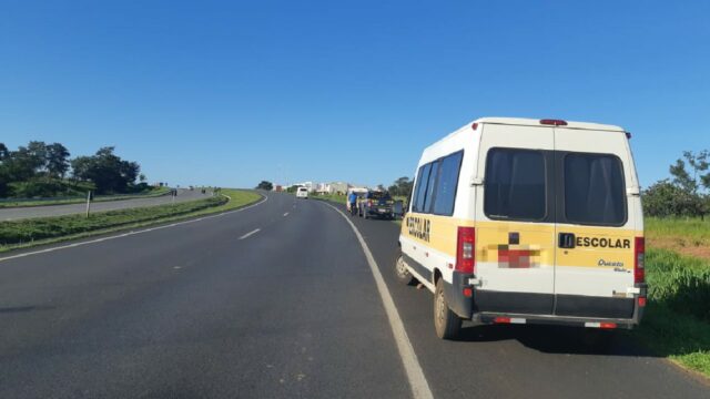 PRF flagra motorista com CNH vencida durante fiscalização a veículos de transporte escolar em Catalão
