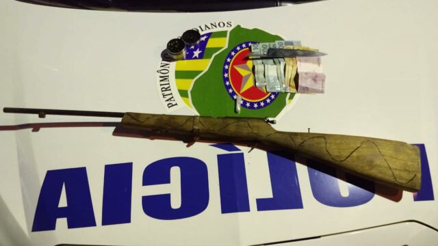 Em Pires do Rio, PM realiza flagrante por porte de arma de arma de fogo e posse de entorpecente