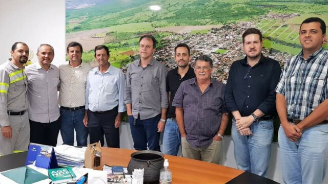 Prefeito de Ouvidor recebe empresários e técnicos do Loteamento Cecília