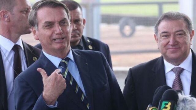 Bolsonaro revoga permissão de suspensão de pagamento de salários