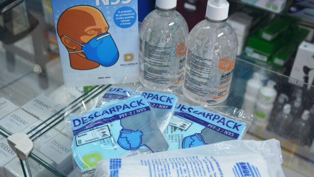 Pandemia do novo coronavírus leva a falta de álcool gel, máscaras e luvas nas farmácias de Catalão