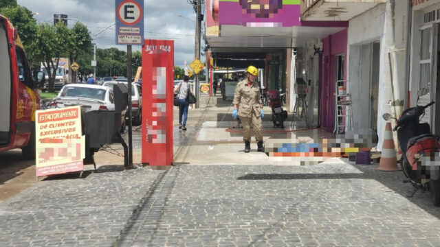 Trabalhador sofre queda de escada em Catalão