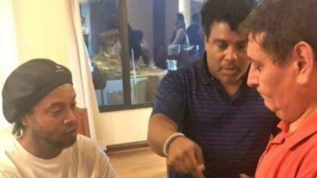 Ronaldinho Gaúcho é detido no Paraguai e presta depoimento à Polícia