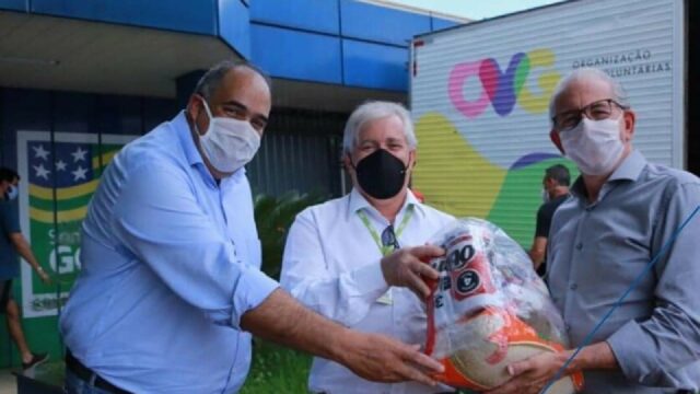 Cestas básicas arrecadadas em camapnha pela Agehab são repassadas para OVG