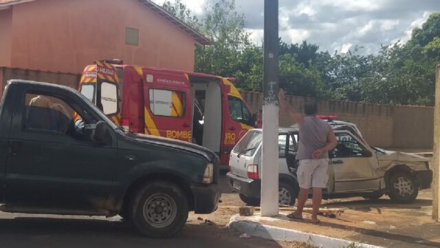 Colisão entre dois veículos deixa cinco pessoas feridas em Ouvidor