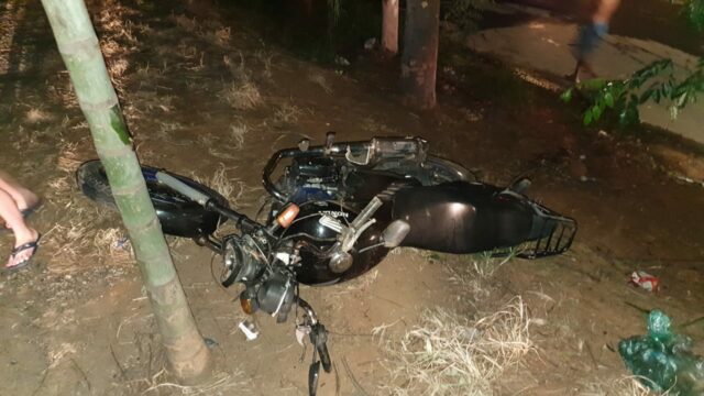 Motociclista bate na traseira de outro motociclista e duas pessoas ficam feridas em Catalão