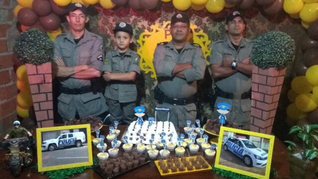 Fã da PM, menino de 7 anos ganha presença de policiais em festa de aniversário, em Ipameri